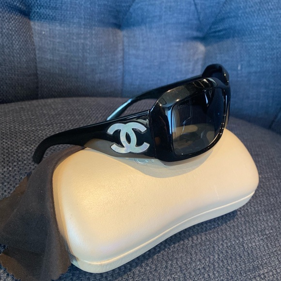Chanel mother of Pearl sunglasses - Picture 2 of 5
